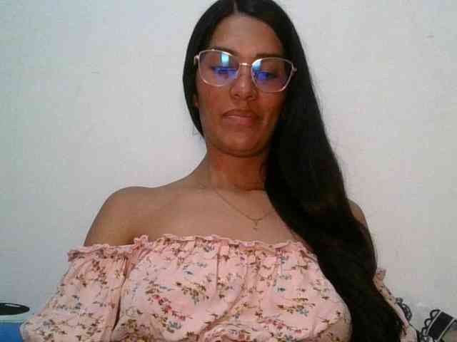 JuanaBrunette webcam