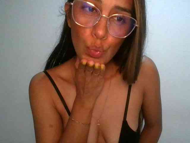 JuanaBrunette webcam