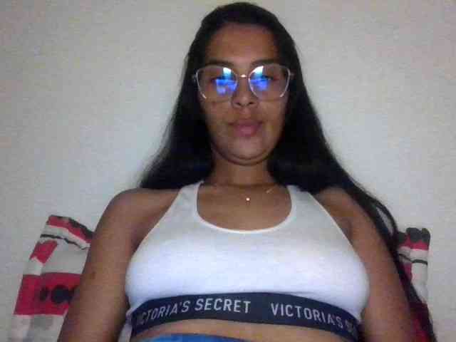 JuanaBrunette webcam