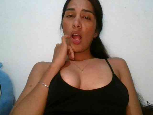 JuanaBrunette webcam