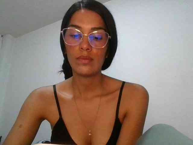 JuanaBrunette webcam