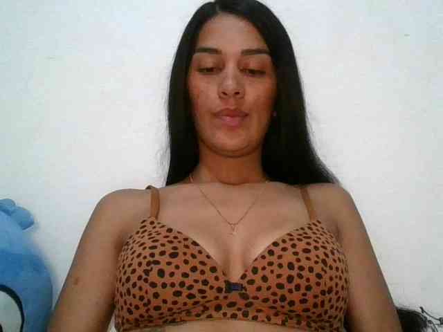 JuanaBrunette webcam
