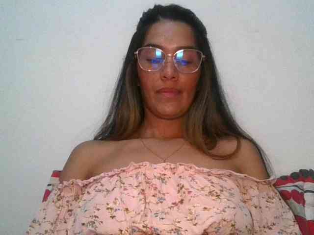 JuanaBrunette webcam