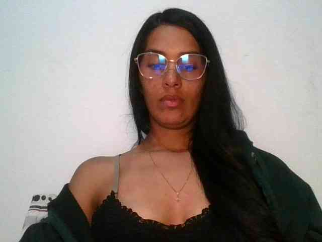 JuanaBrunette webcam