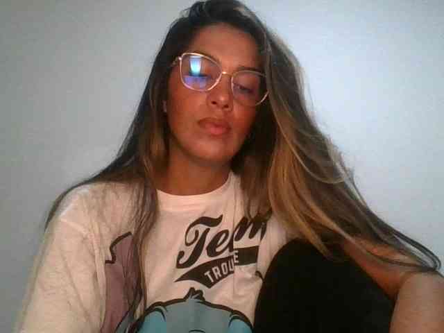 JuanaBrunette webcam