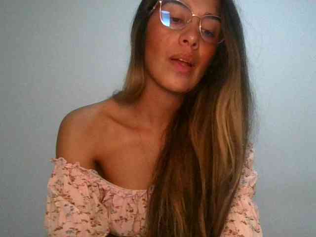 JuanaBrunette webcam