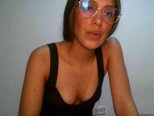 JuanaBrunette webcam