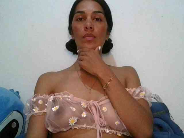 JuanaBrunette webcam