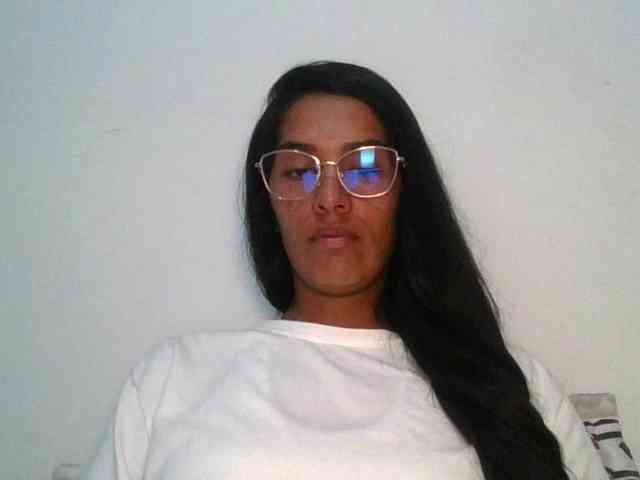 JuanaBrunette webcam