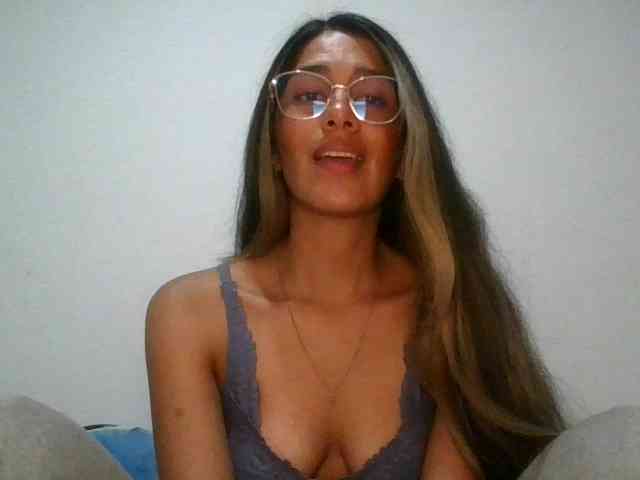 JuanaBrunette webcam