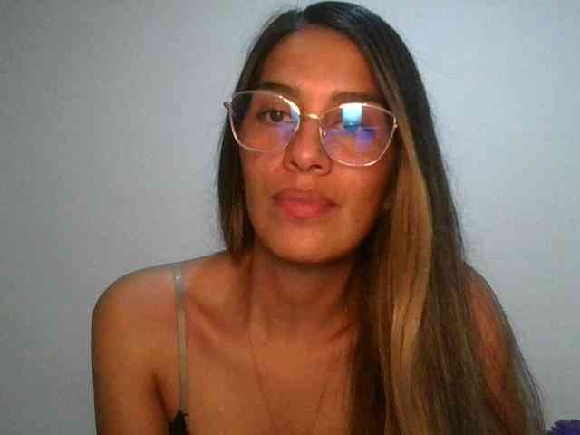 JuanaBrunette webcam