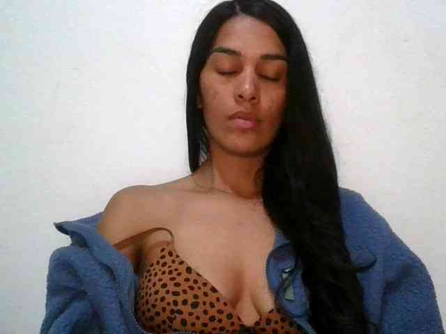 JuanaBrunette webcam