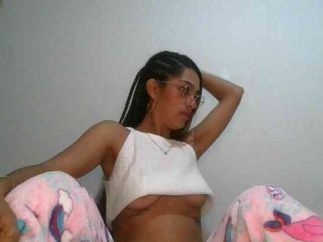 JuanaBrunette webcam