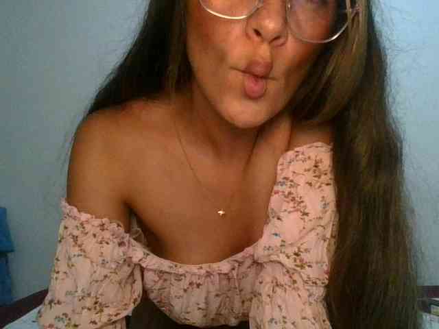 JuanaBrunette webcam