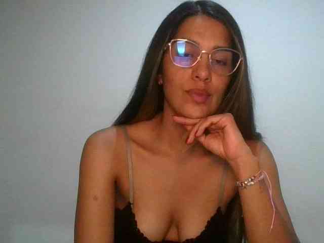 JuanaBrunette webcam