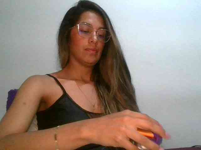 JuanaBrunette webcam