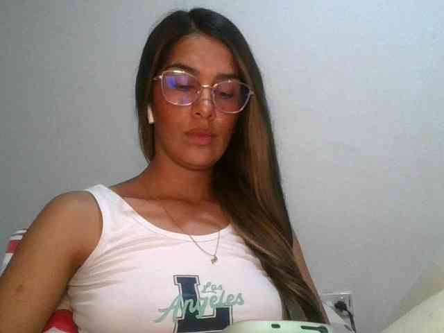 JuanaBrunette webcam