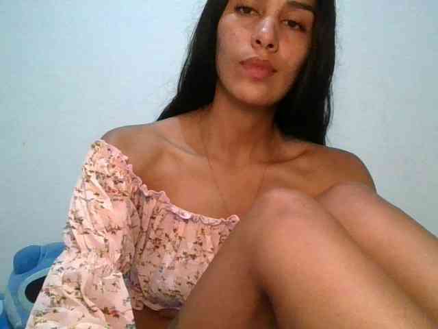JuanaBrunette webcam