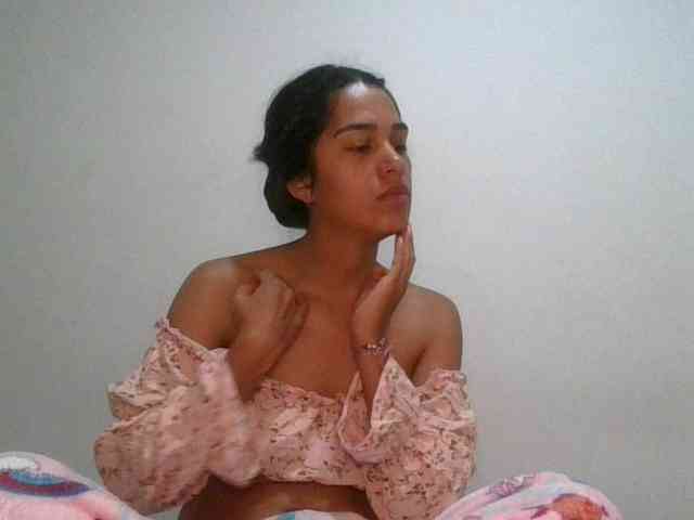 JuanaBrunette webcam