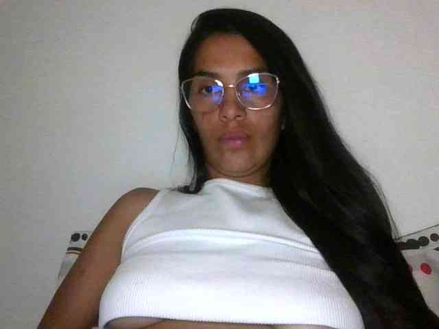 JuanaBrunette webcam