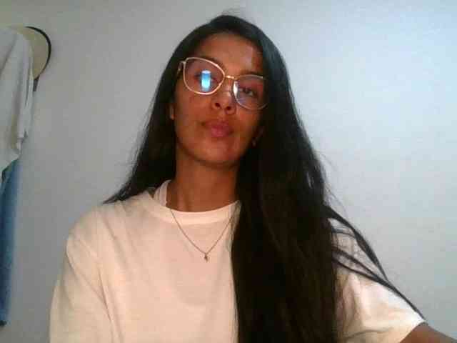 JuanaBrunette webcam