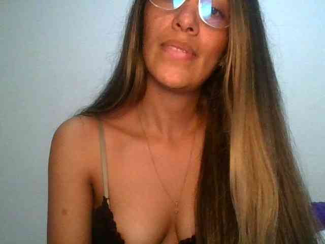 JuanaBrunette webcam