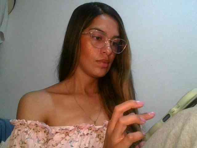 JuanaBrunette webcam