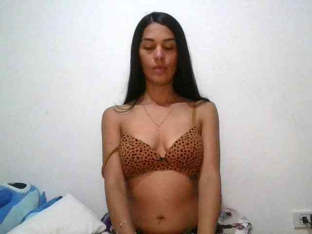 JuanaBrunette webcam