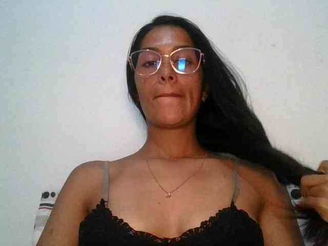 JuanaBrunette webcam
