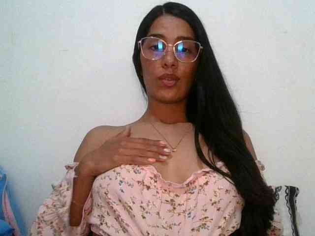 JuanaBrunette webcam
