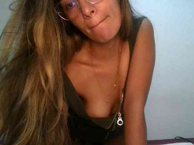 JuanaBrunette webcam