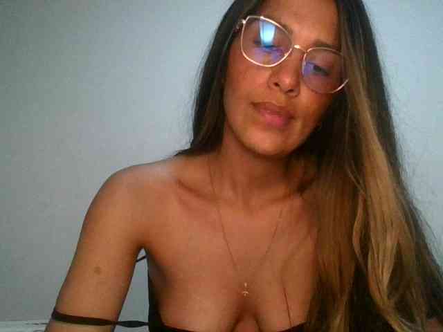 JuanaBrunette webcam