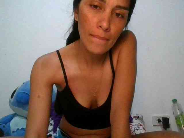 JuanaBrunette webcam