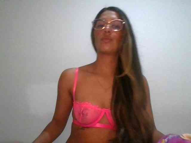 JuanaBrunette webcam