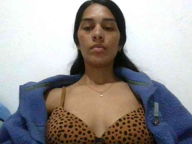 JuanaBrunette webcam