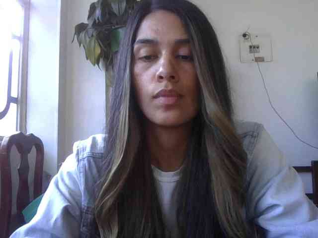 JuanaBrunette webcam