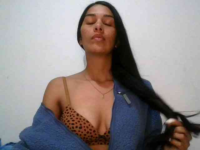 JuanaBrunette webcam