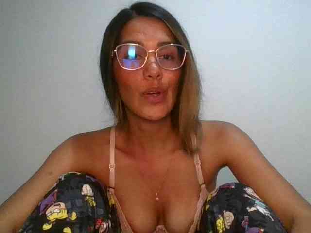 JuanaBrunette webcam