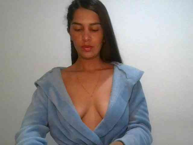 JuanaBrunette webcam