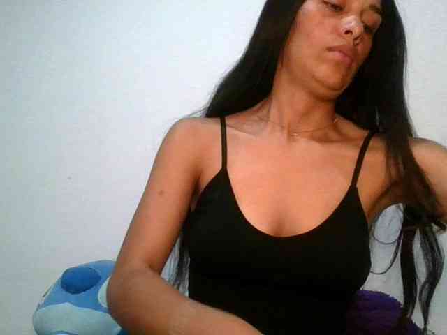 JuanaBrunette webcam