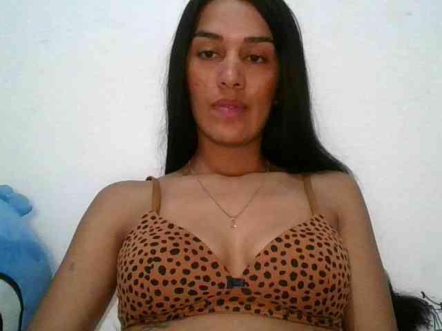JuanaBrunette webcam