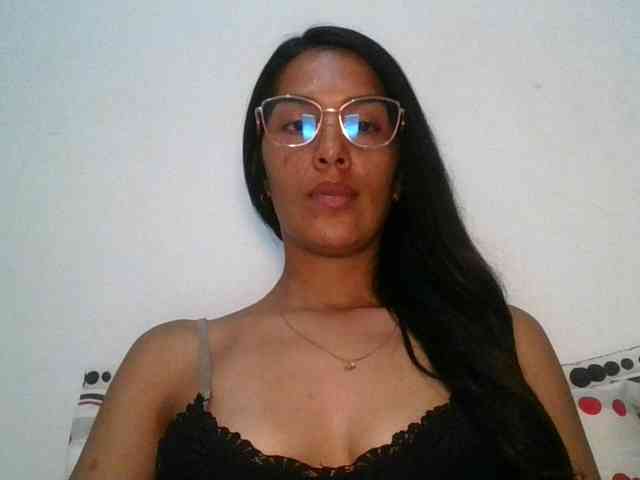 JuanaBrunette webcam