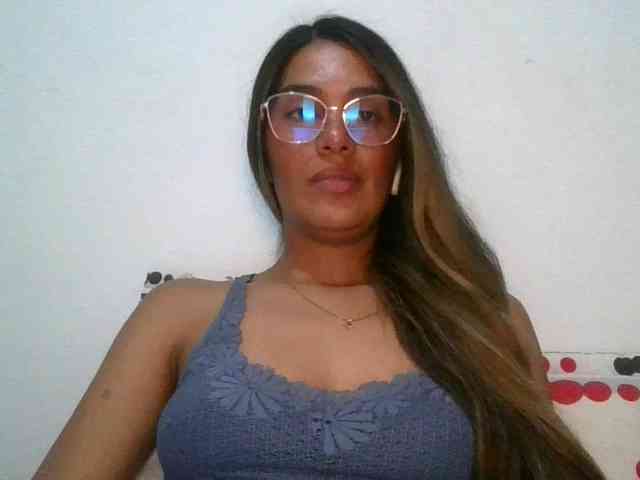 JuanaBrunette webcam