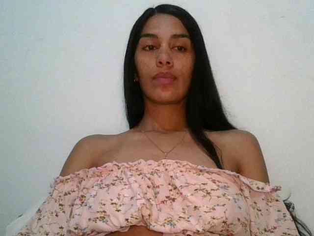 JuanaBrunette webcam