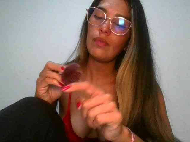 JuanaBrunette webcam