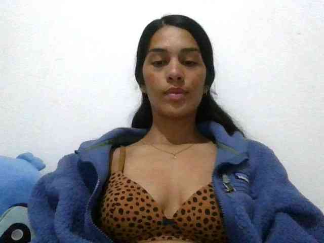 JuanaBrunette webcam