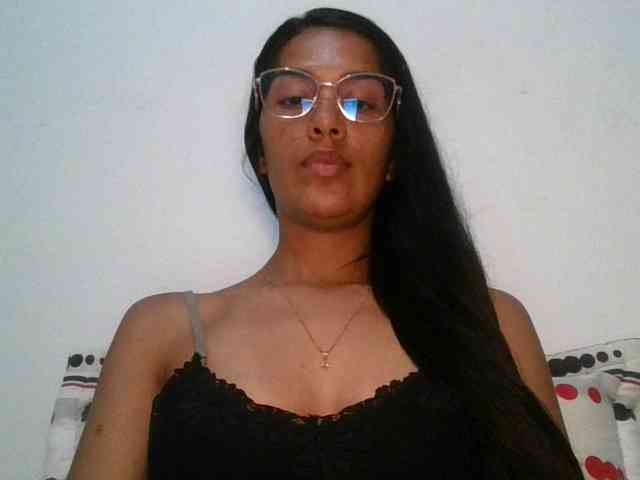 JuanaBrunette webcam