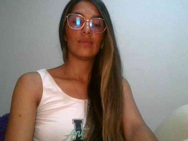 JuanaBrunette webcam