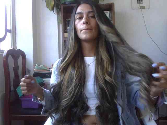 JuanaBrunette webcam