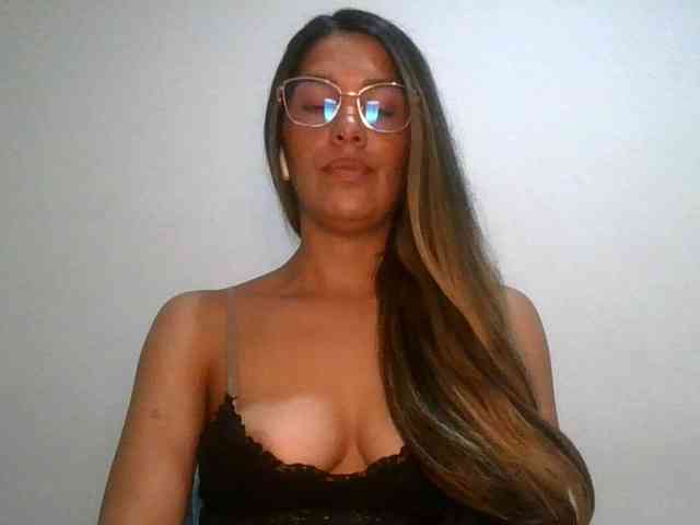 JuanaBrunette webcam